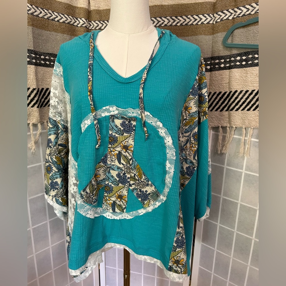 🧨 75. NWOT POL Turquoise Oversized V-neck Floral Peace Sign Hoodie - Picture 6 of 7